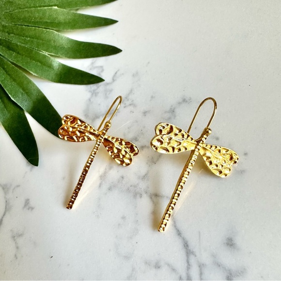 2/$30🌵 Gold Dragonfly Earrings Shepard’s Hook Dangle Delicate Bug Boho NEW - Picture 3 of 9